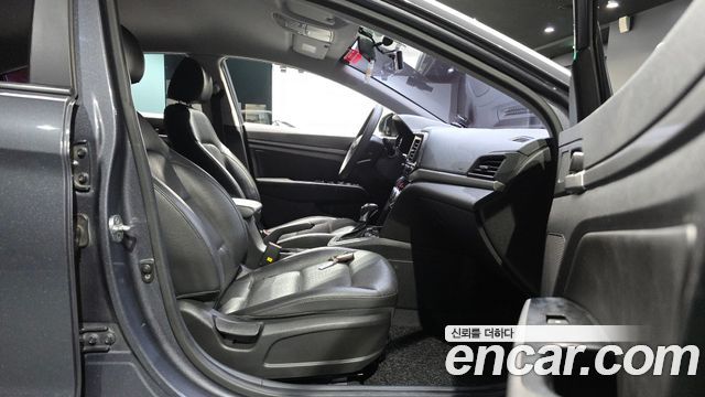 Hyundai AVANTE 2019 — photo 16