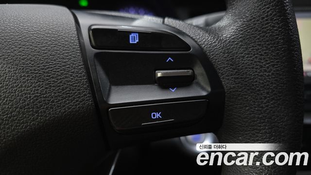 Hyundai AVANTE 2019 — photo 30