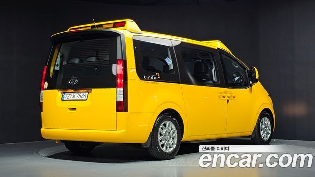Hyundai Staria 2024 — photo 2