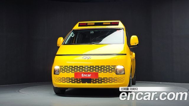 Hyundai Staria 2024 — photo 3