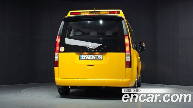 Hyundai Staria 2024 — photo 4