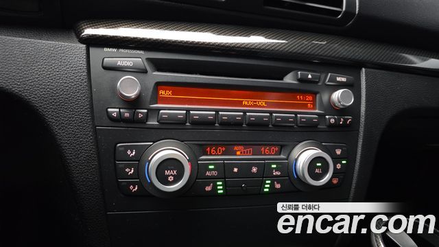 BMW 1-Series 2011 — photo 16