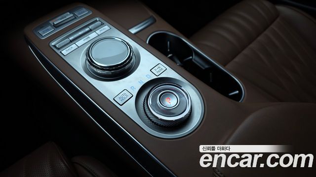 Genesis GV70 2023 — photo 12