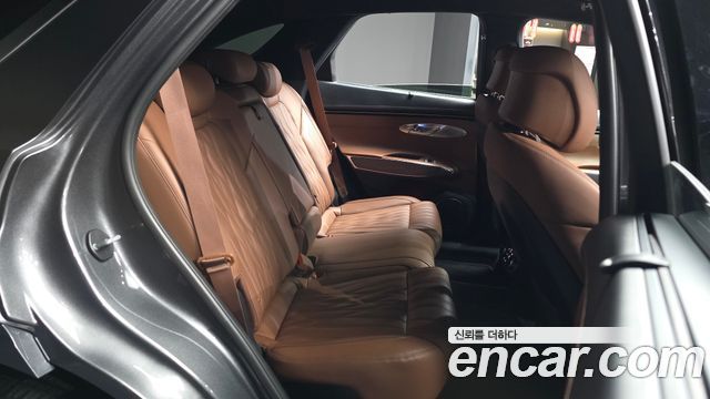 Genesis GV70 2023 — photo 18