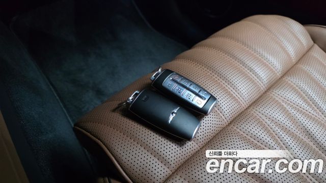 Genesis GV70 2023 — photo 31