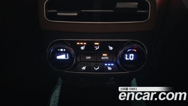 Genesis GV70 2023 — photo 32