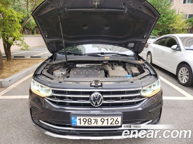 Volkswagen Tiguan 2021 — photo 12