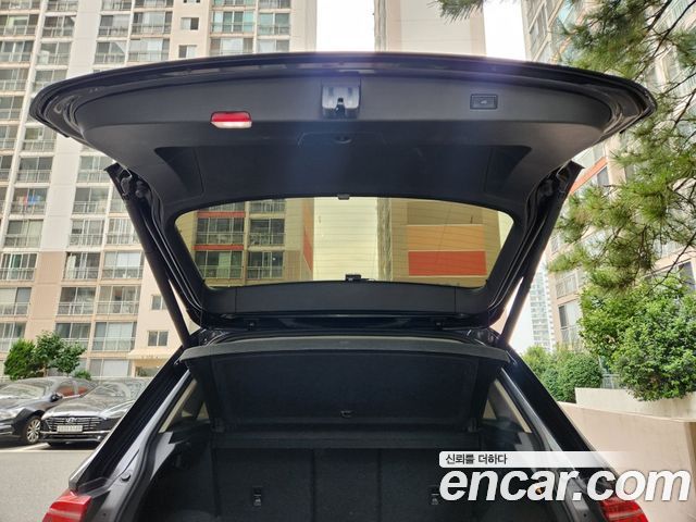 Volkswagen Tiguan 2021 — photo 13