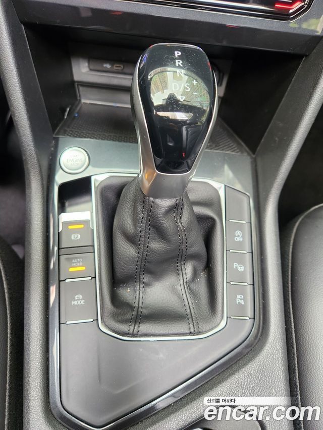 Volkswagen Tiguan 2021 — photo 16