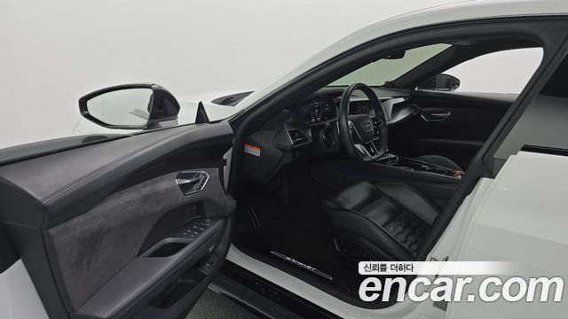 Audi e-tron GT 2022 — photo 13