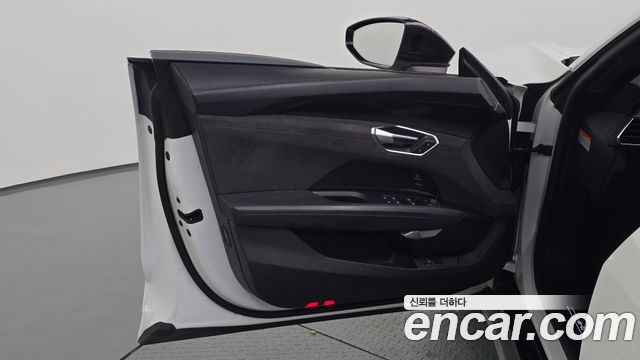 Audi e-tron GT 2022 — photo 14