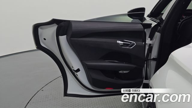 Audi e-tron GT 2022 — photo 15