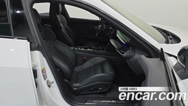Audi e-tron GT 2022 — photo 16