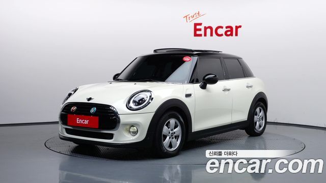 Mini Cooper 2019 — photo 1