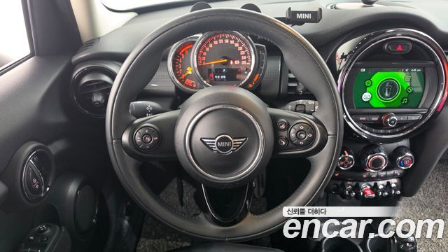 Mini Cooper 2019 — photo 18