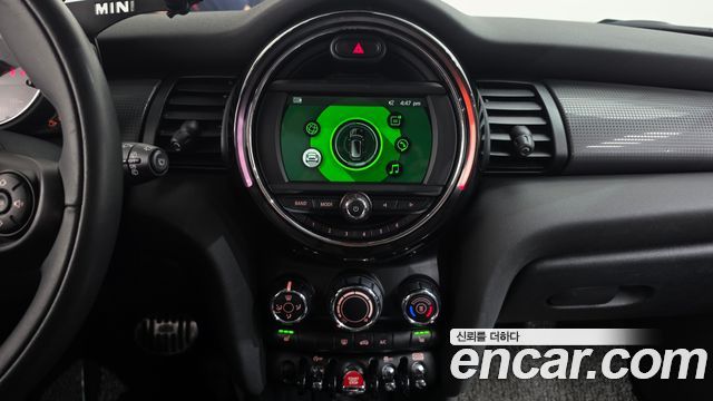Mini Cooper 2019 — photo 25