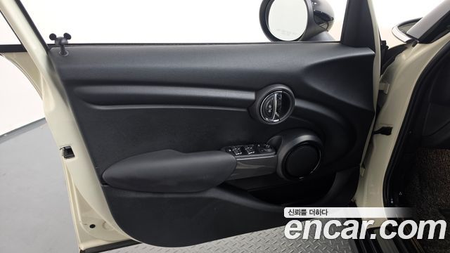 Mini Cooper 2019 — photo 14