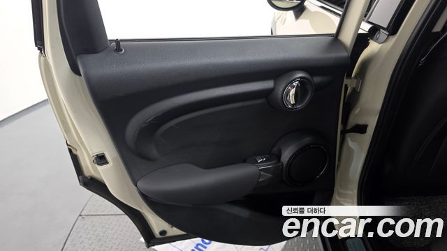 Mini Cooper 2019 — photo 15