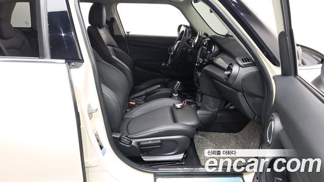 Mini Cooper 2019 — photo 16
