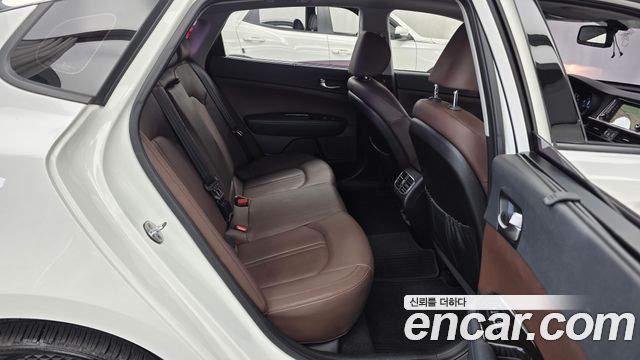 Kia K5 2016 — photo 18