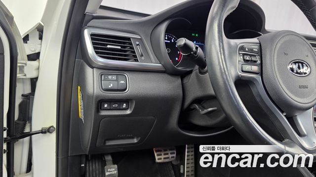 Kia K5 2016 — photo 22