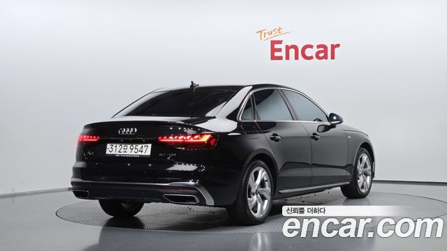 Audi A4 2022 — photo 2