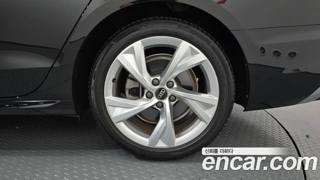 Audi A4 2022 — photo 7