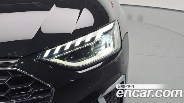 Audi A4 2022 — photo 8