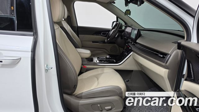 Kia Canival 2022 — photo 16