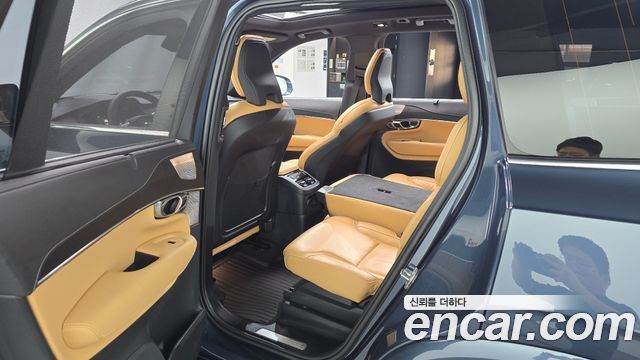 Volvo XC90 2025 — photo 17