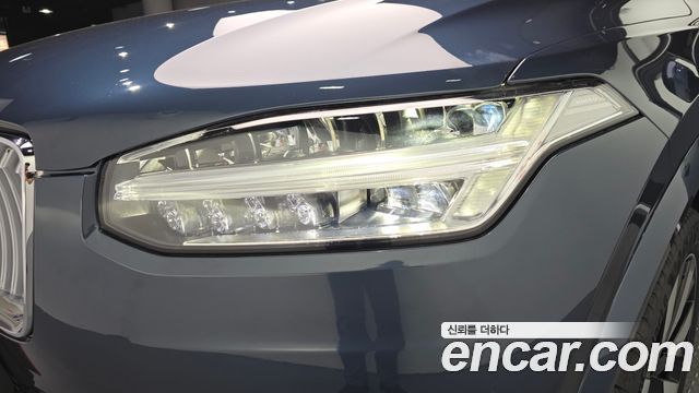 Volvo XC90 2025 — photo 8