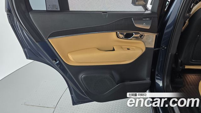 Volvo XC90 2025 — photo 15