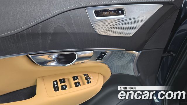 Volvo XC90 2025 — photo 27