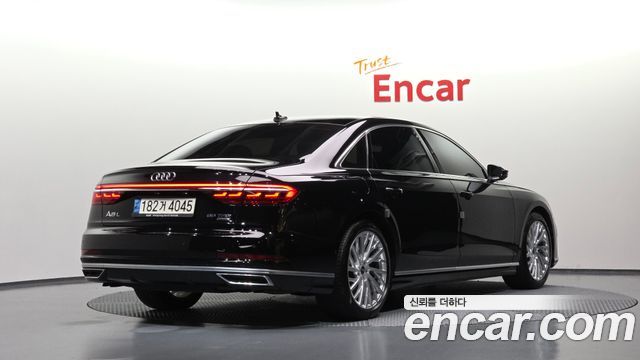 Audi A8 2021 — photo 2