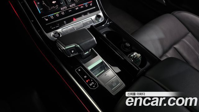 Audi A8 2021 — photo 12