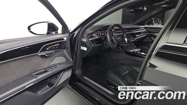 Audi A8 2021 — photo 13