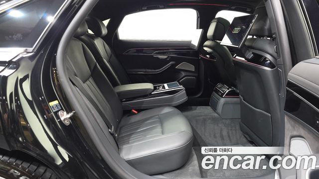 Audi A8 2021 — photo 17
