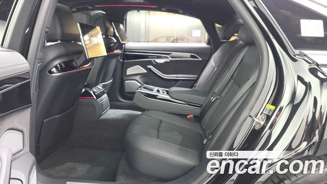 Audi A8 2021 — photo 18