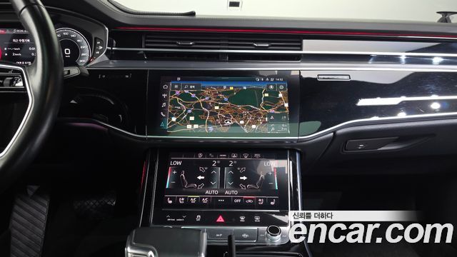 Audi A8 2021 — photo 20