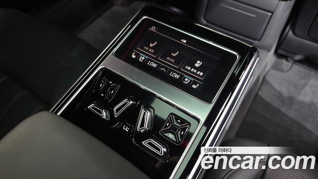 Audi A8 2021 — photo 24