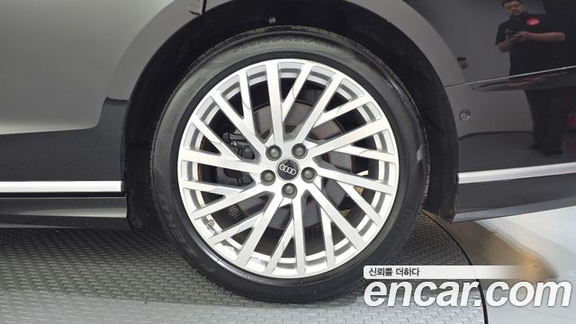 Audi A8 2021 — photo 7