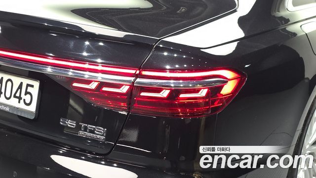 Audi A8 2021 — photo 9
