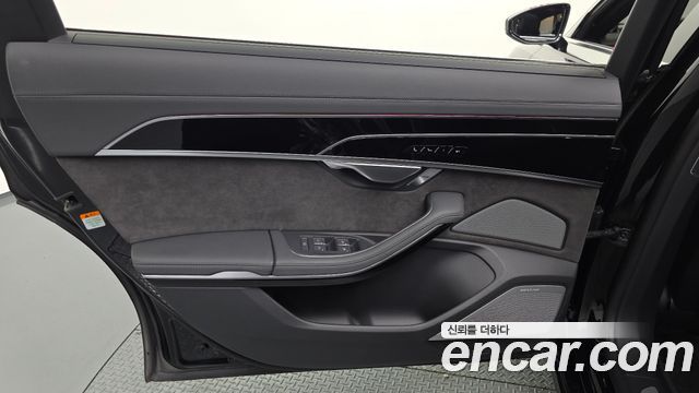 Audi A8 2021 — photo 15