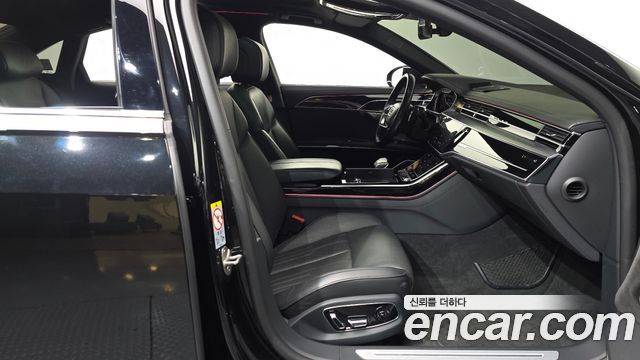 Audi A8 2021 — photo 16