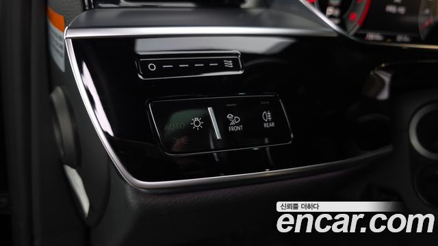 Audi A8 2021 — photo 28