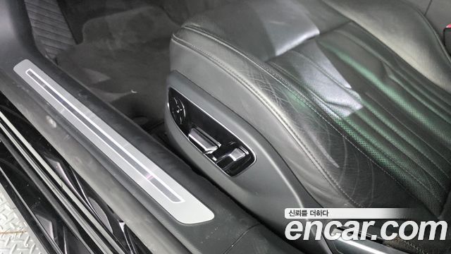 Audi A8 2021 — photo 31