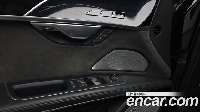 Audi A8 2021 — photo 33