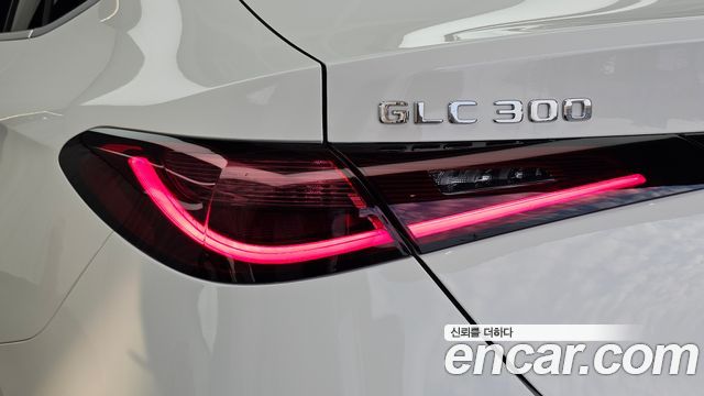 Mercedes-Benz GLC-Class 2025 — photo 9