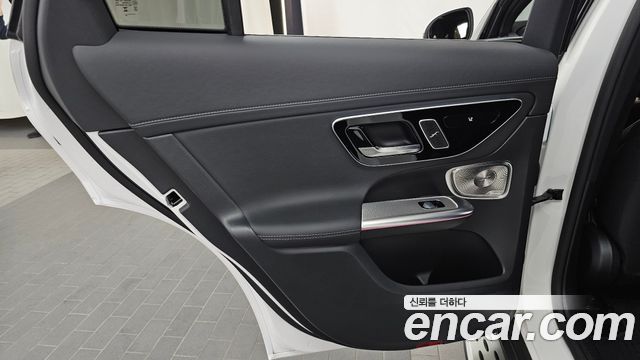 Mercedes-Benz GLC-Class 2025 — photo 15