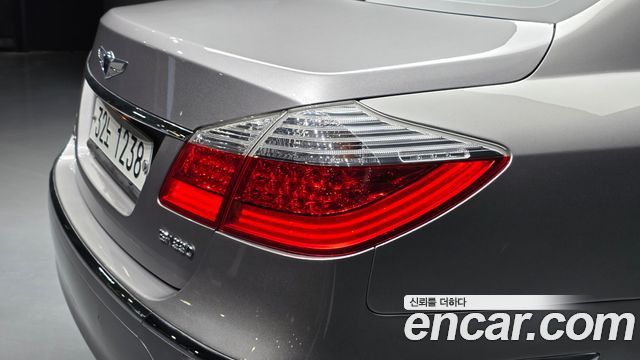 Hyundai Genesis 2012 — photo 9